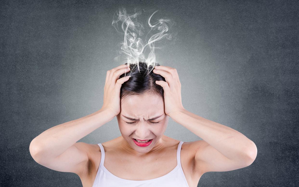 白发长在头顶是哪里出了问题,两鬓和后脑勺白发多怎么回事