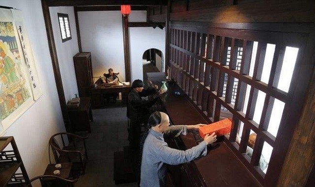 在澳门重生的当铺：依附*场赌**、售卖高奢品疯狂敛财，赌徒血本无归