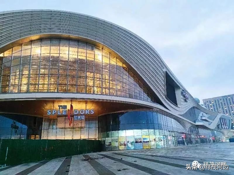 青岛裸眼3d大屏什么时候结束,青岛最大裸眼3D屏幕首秀