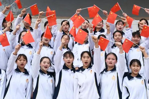 声声入耳！开远这些“00后”唱响歌曲《领航》，激扬青春力量！