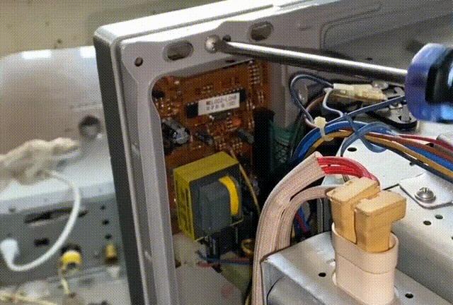 美的微波炉按键失灵是什么原因,lg微波炉全部按键失灵怎么修