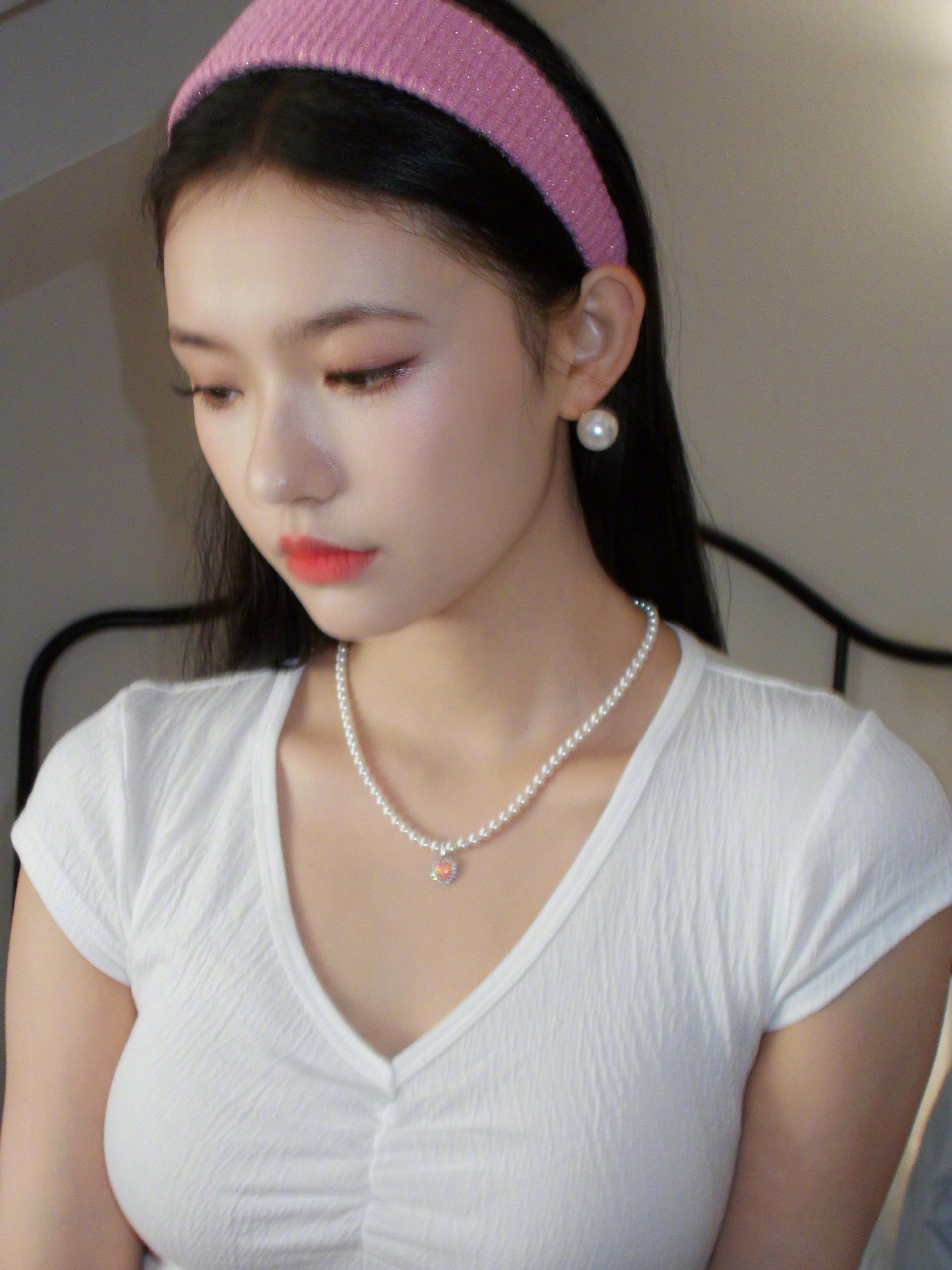 林允冠军体恤,林允白色裙子视频