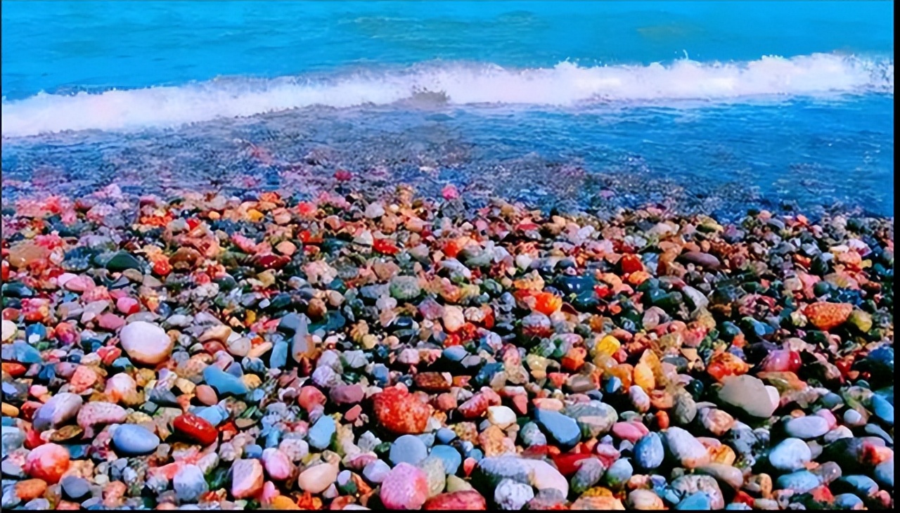 内蒙古五彩石现状,内蒙古湖泊干涸现五彩石