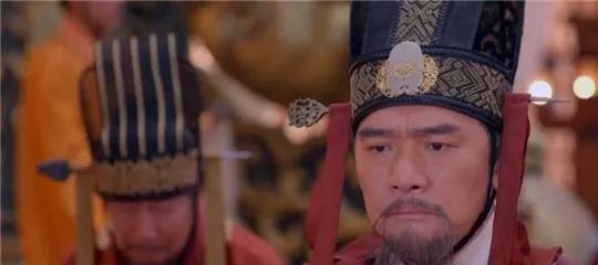 最经典的太监念圣旨,太监宣圣旨念错一字救了1000人