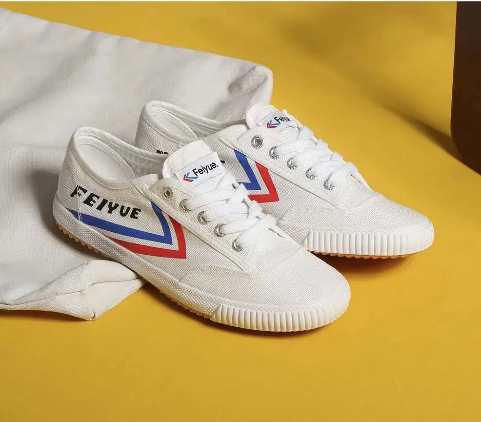 一双球鞋卖到多少钱,一双球鞋好几百