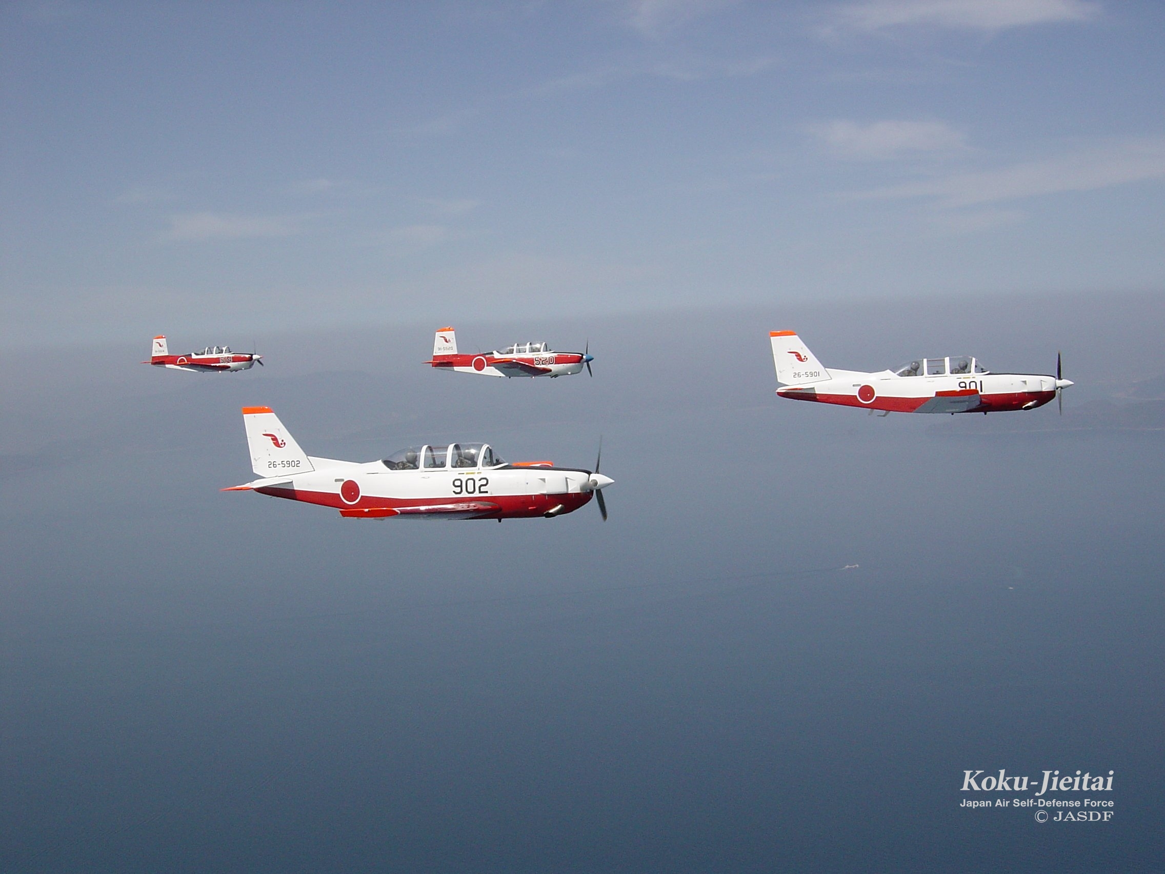 日本列岛的初级和中级训练机“富士T-7”