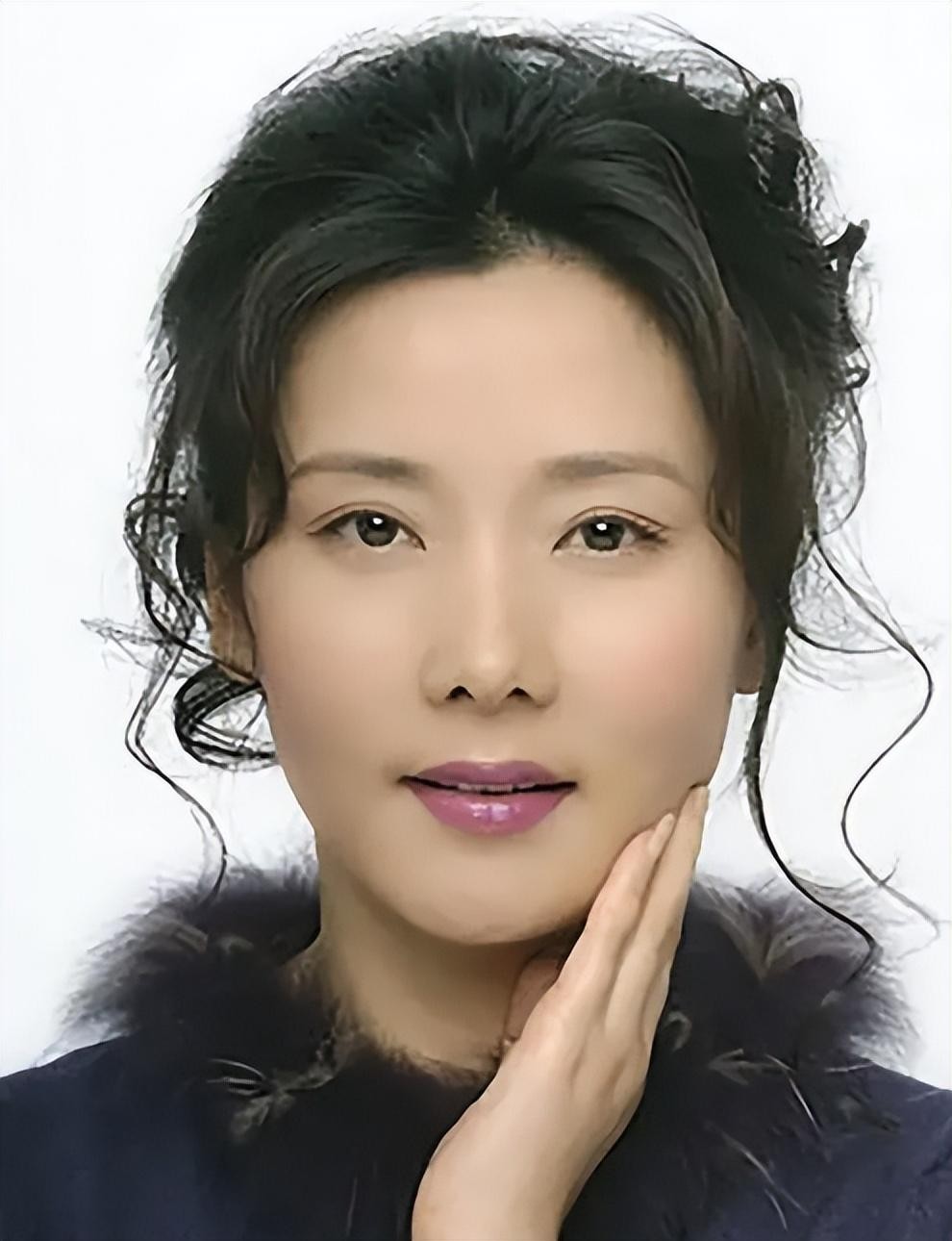 何赛飞与妹妹同台十年演夫妻,何赛飞嫁给老公的原因