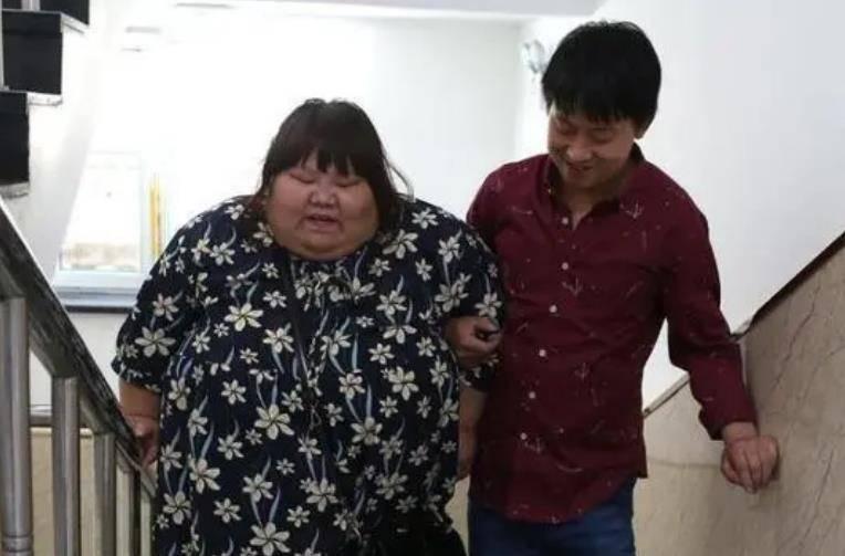 结婚3年校花被丈夫喂胖到332斤,浙江校花被丈夫养到330斤