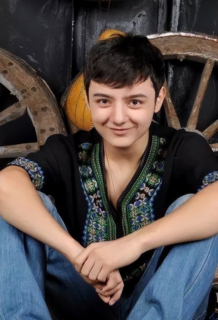 有种整容叫童星长大,阿尔法长大变帅了