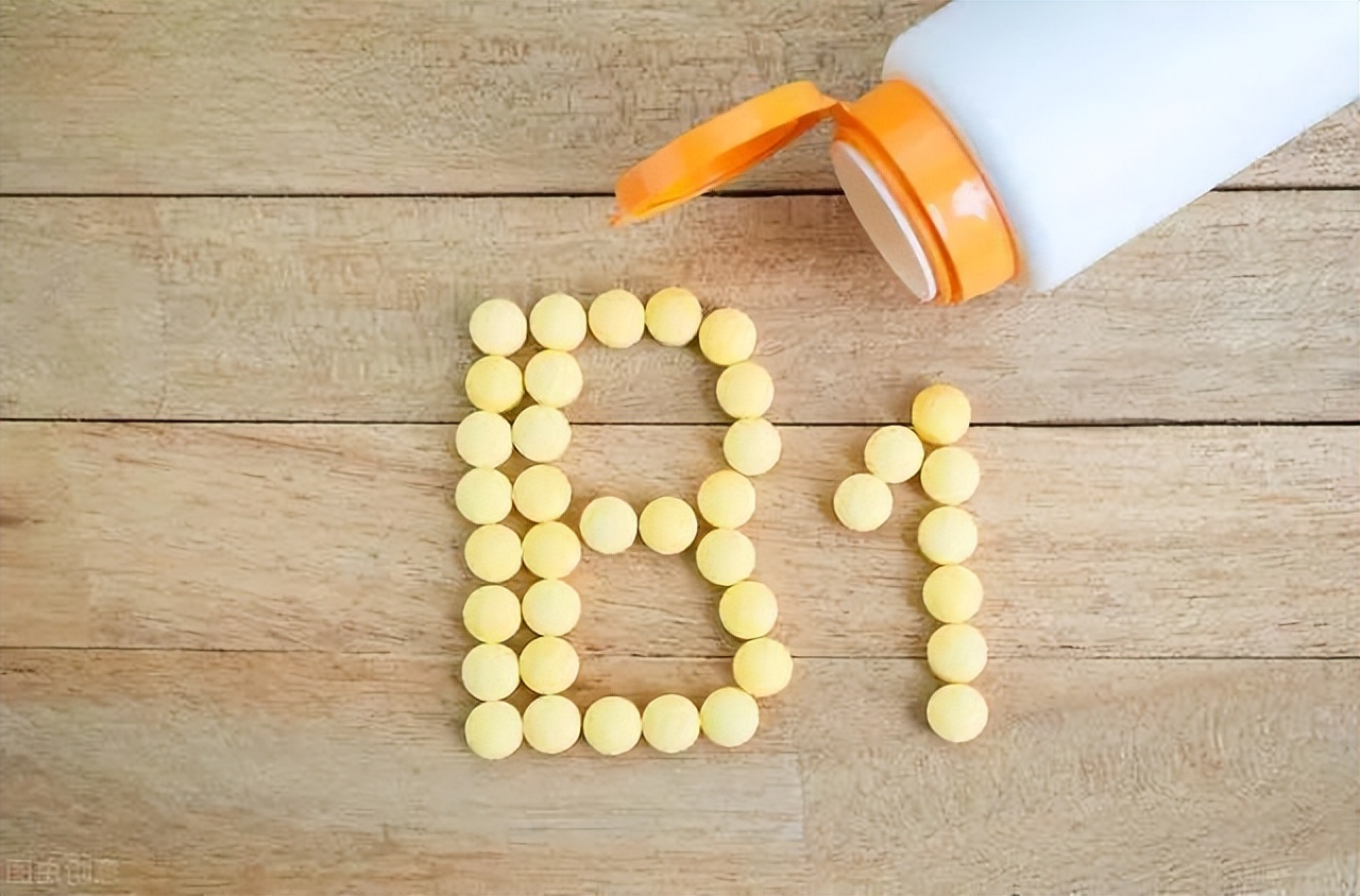 身体缺乏哪种维生素会导致白发,人体缺少什么营养素会造成白发