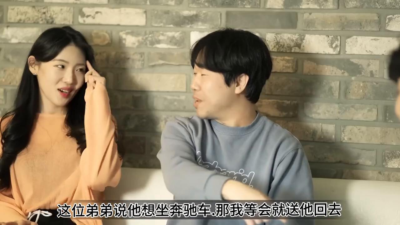 女子拍电影时发现胸下有颗痣，不小心落在片场，丈夫：我看不见了