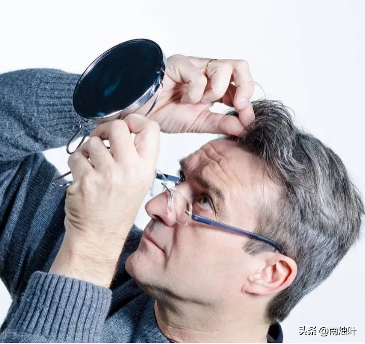 为什么压力大时会长白头发？这些习惯可以控制白发增多！