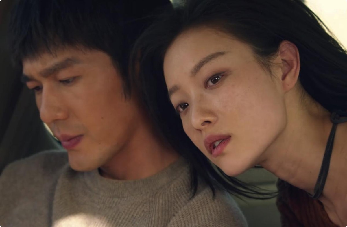 黑丝网袜小皮裙，出场就把观众看呆，这才是国剧风尘女该有的颜值