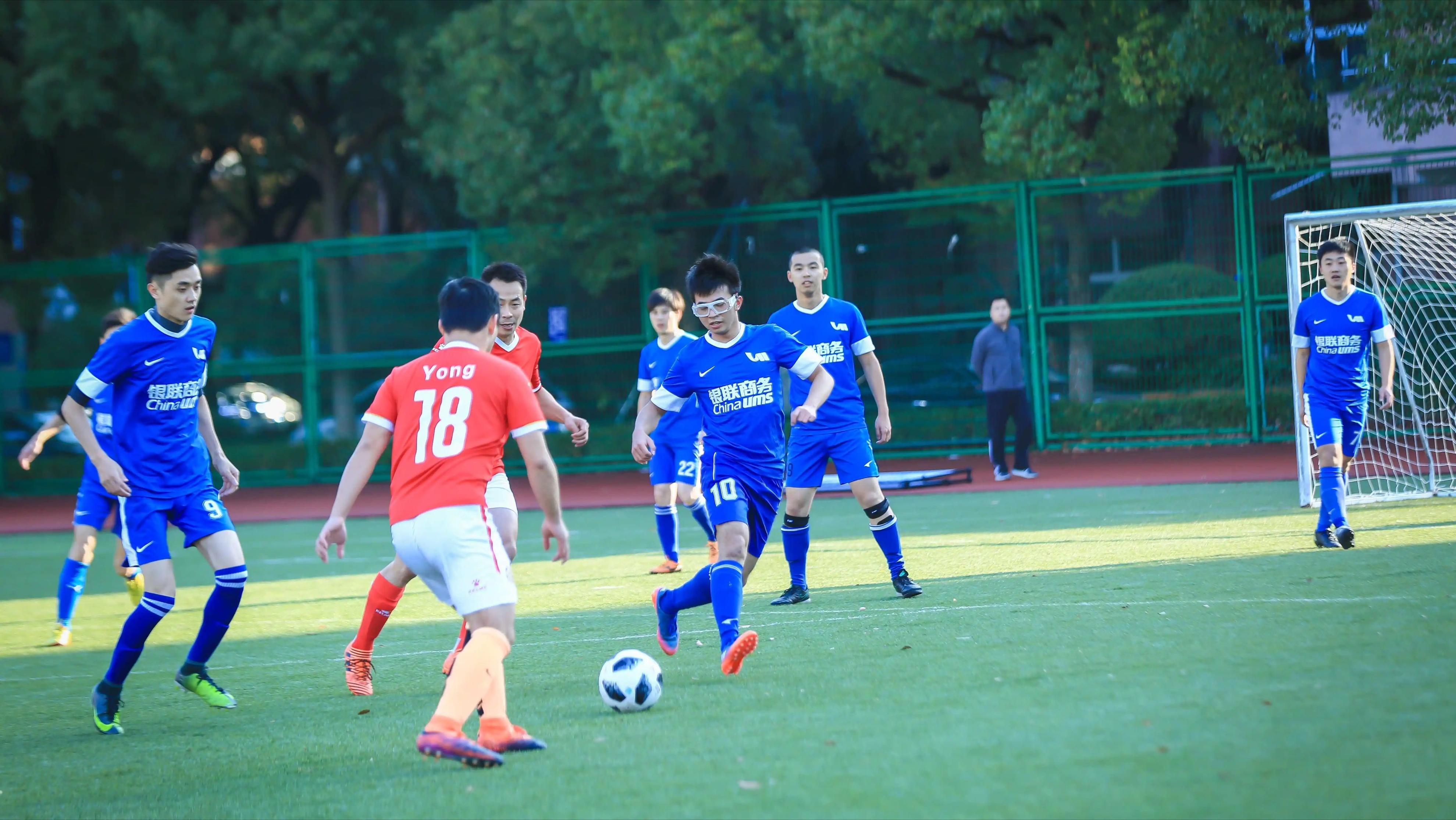 七大洲足球场案例│汗洒绿茵球场，点亮战士风采