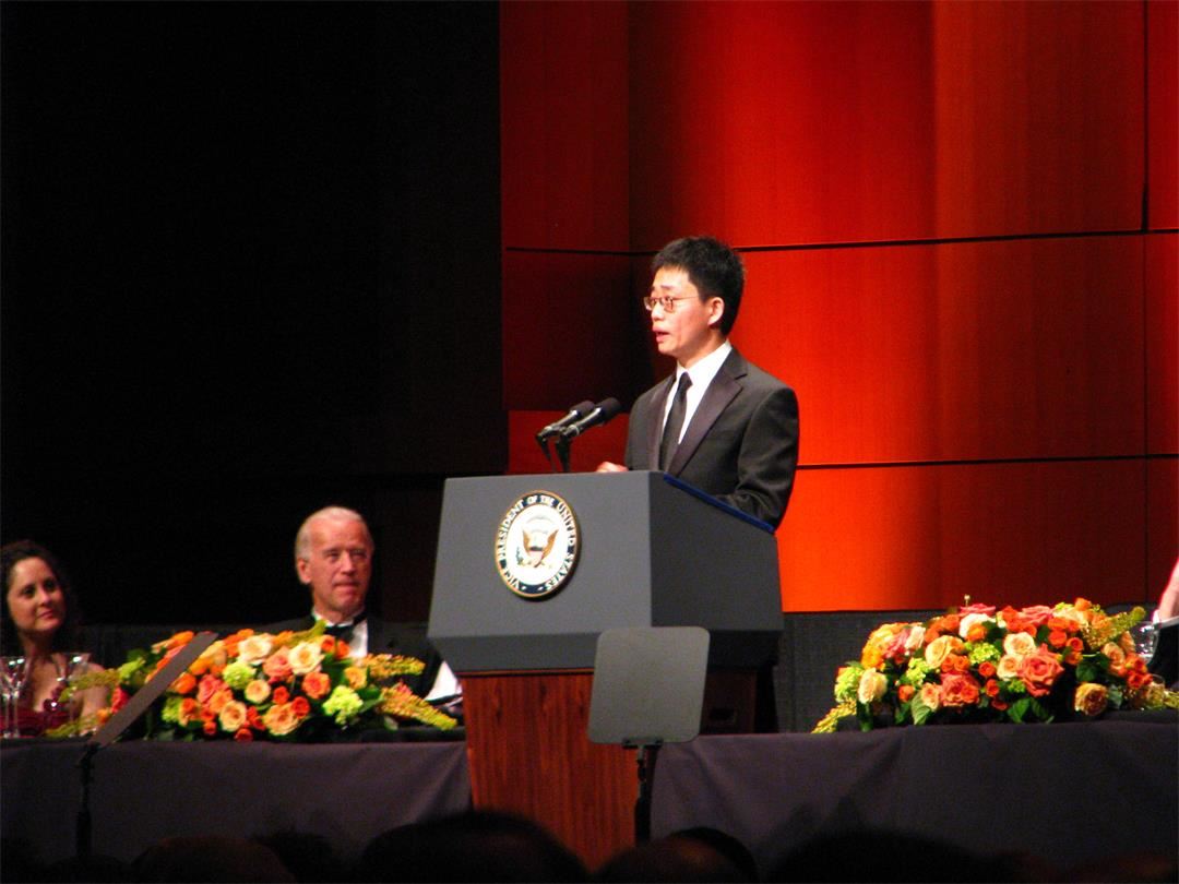 黄西脱口秀满屏的尴尬,黄西脱口秀开什么国际玩笑