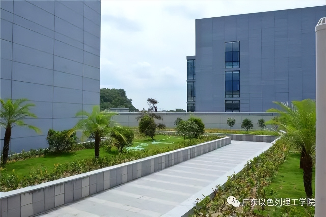 又是“别人家的大学”!“两房一厅”宿舍,“花园楼阁”餐厅!