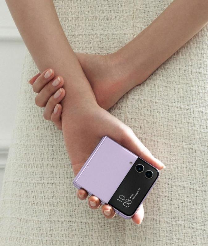 三星折叠手机galaxyzflip4大屏,三星GalaxyZFlip4折叠屏