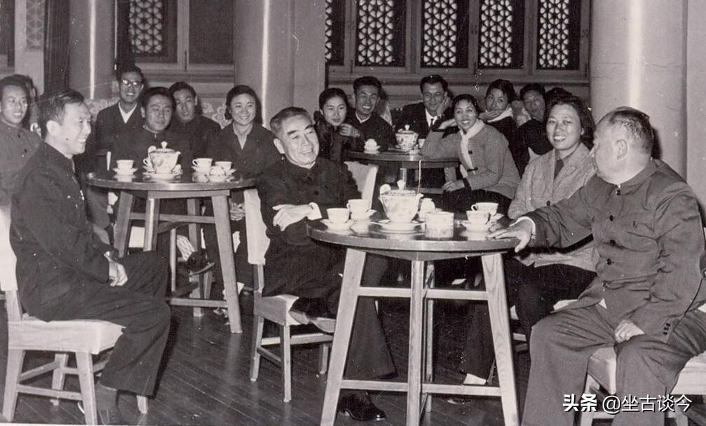 虎虎虎，美英养虎为患终被虎啃：*共中**南方局开展千里香港大营救