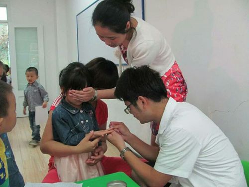 怎样预防孩子上幼儿园经常感冒,孩子上幼儿园容易感冒如何预防