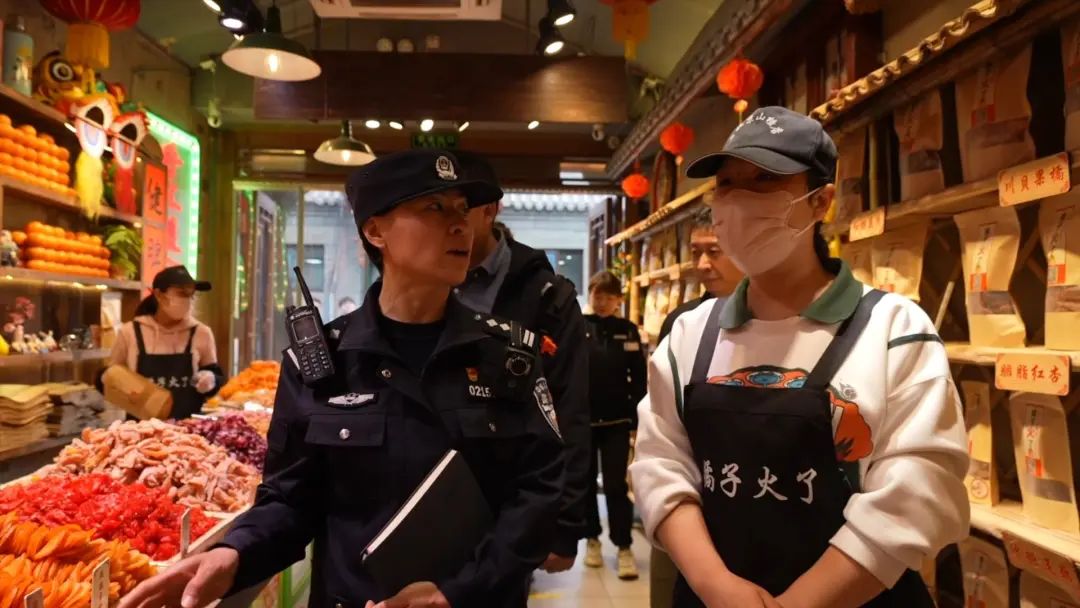 一个胡同女警和她的18年