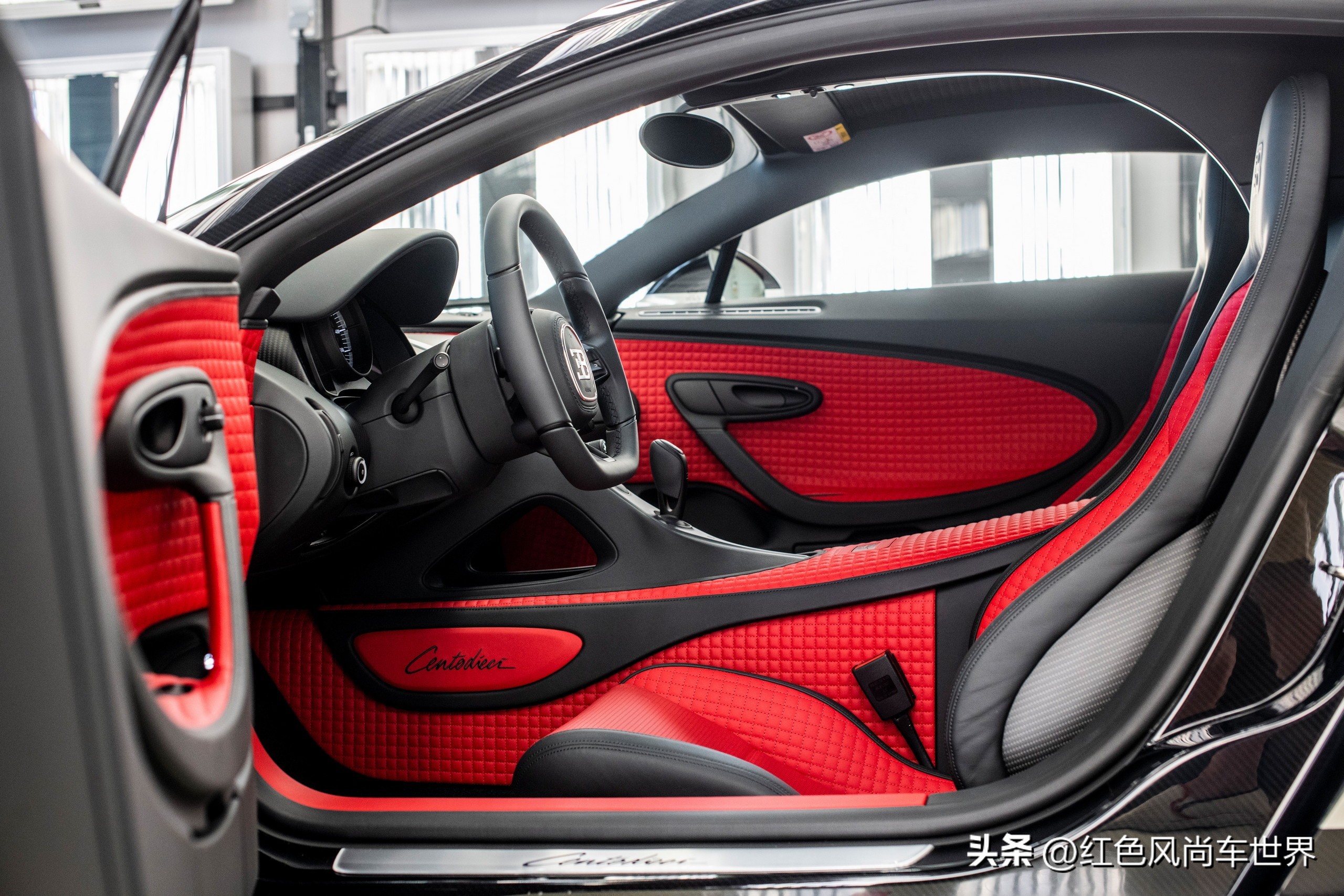 第二辆银色布加迪Centodieci亮相向经典EB110Supersport致敬