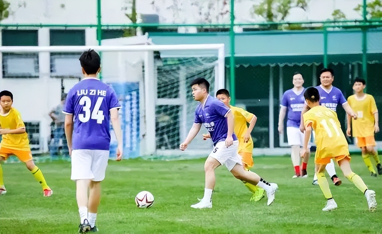 “挤”出来嵌入式球场,萧山人的足球梦