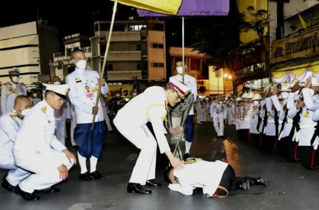 帕查拉和提帮功姐弟情深，相差27岁毫无代沟，相互拥抱感动千万人