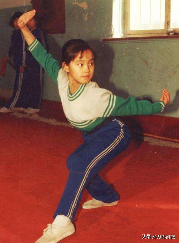 秋雅为什么突然火到国外,秋雅怎么不红