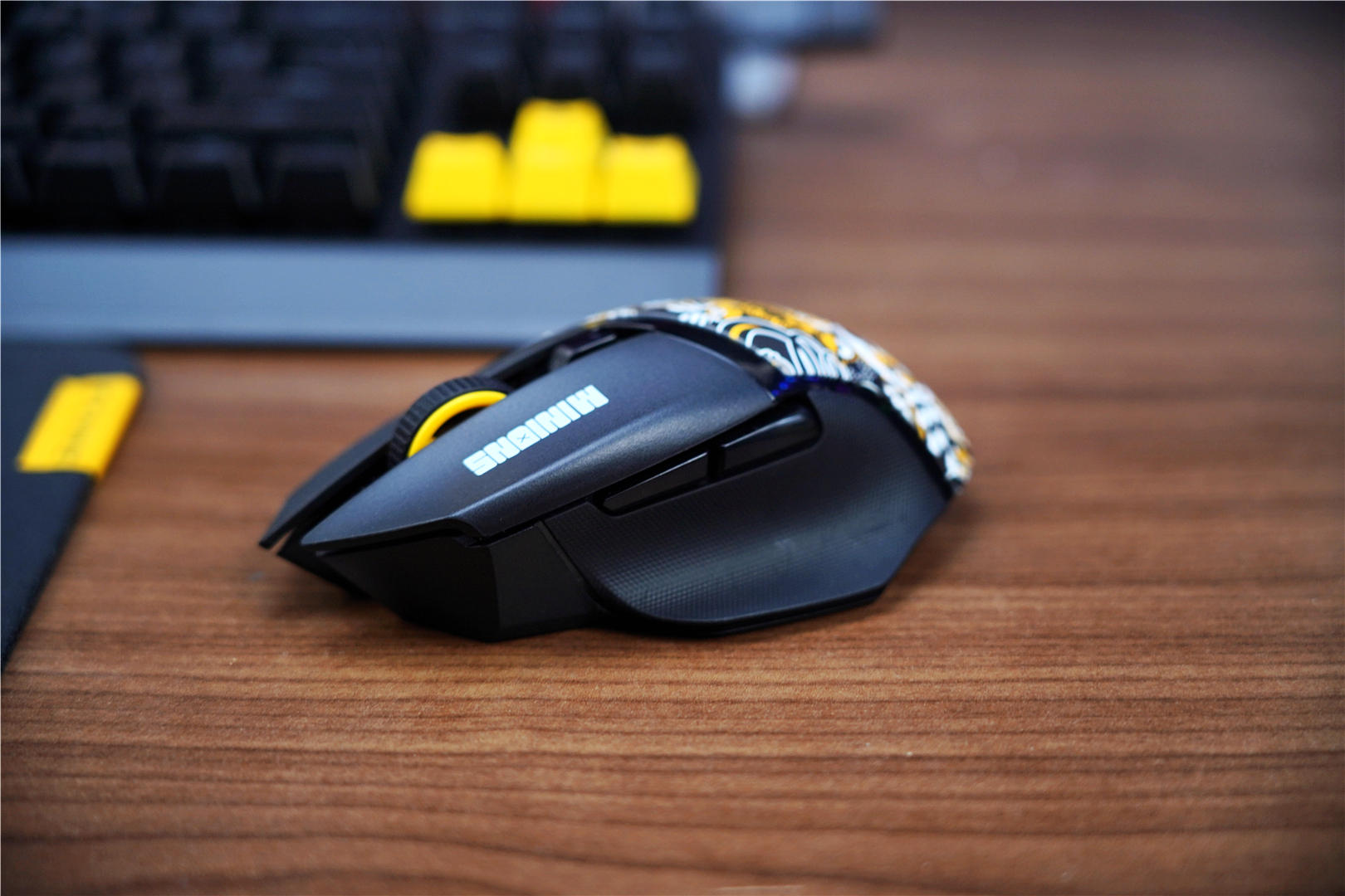 雷蛇黑寡妇小黄人联名,雷蛇小黄人什么时候发布的