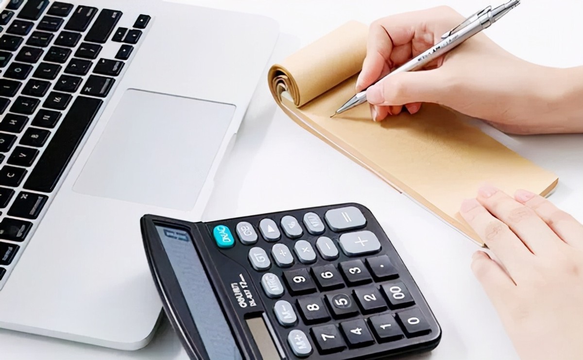 90后女出纳贪污720万案件初步调查,女会计贪污50万被判死刑