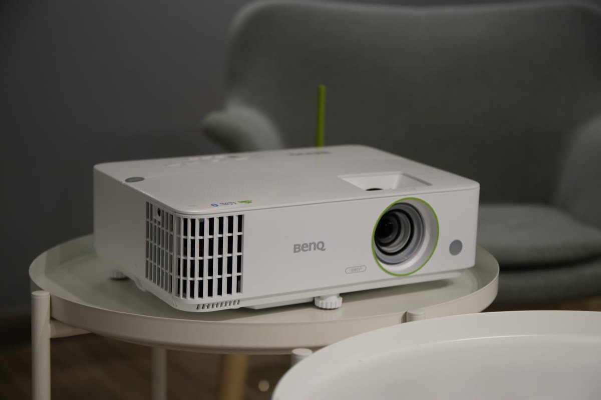 明基e580智能投影仪快速上手体验,爱普生tw5700tx和明基e582