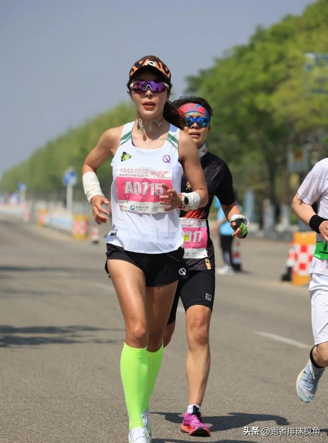 女跑者别太保守，跑步标准穿搭出炉