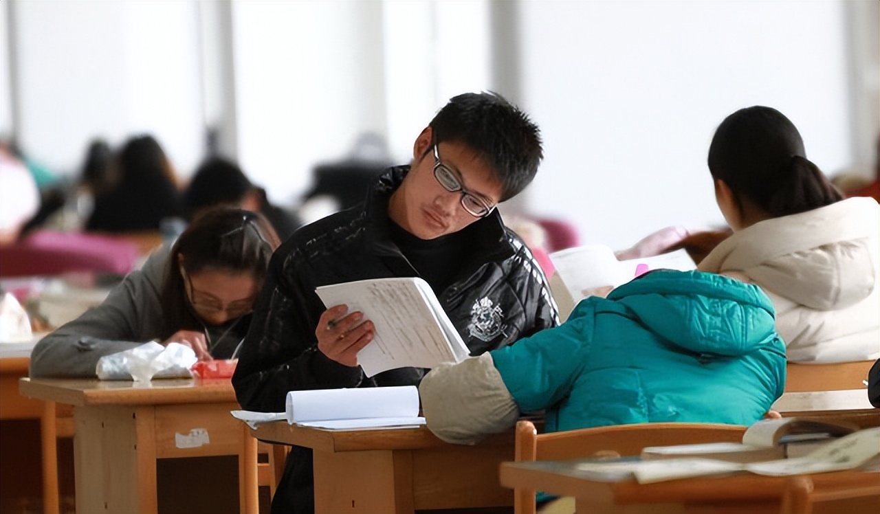 文科专业排名前十名专业,前景最好的十大专业文科有哪些