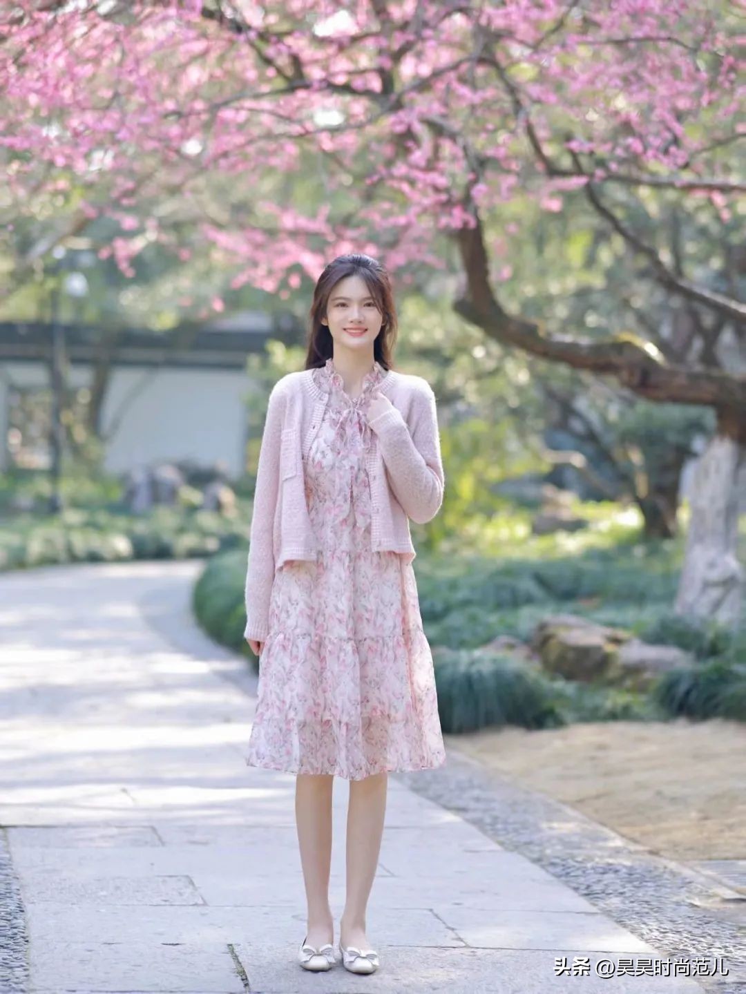 碎花裙怎么搭可以美一个秋天,碎花裙怎样搭配出时尚感好看