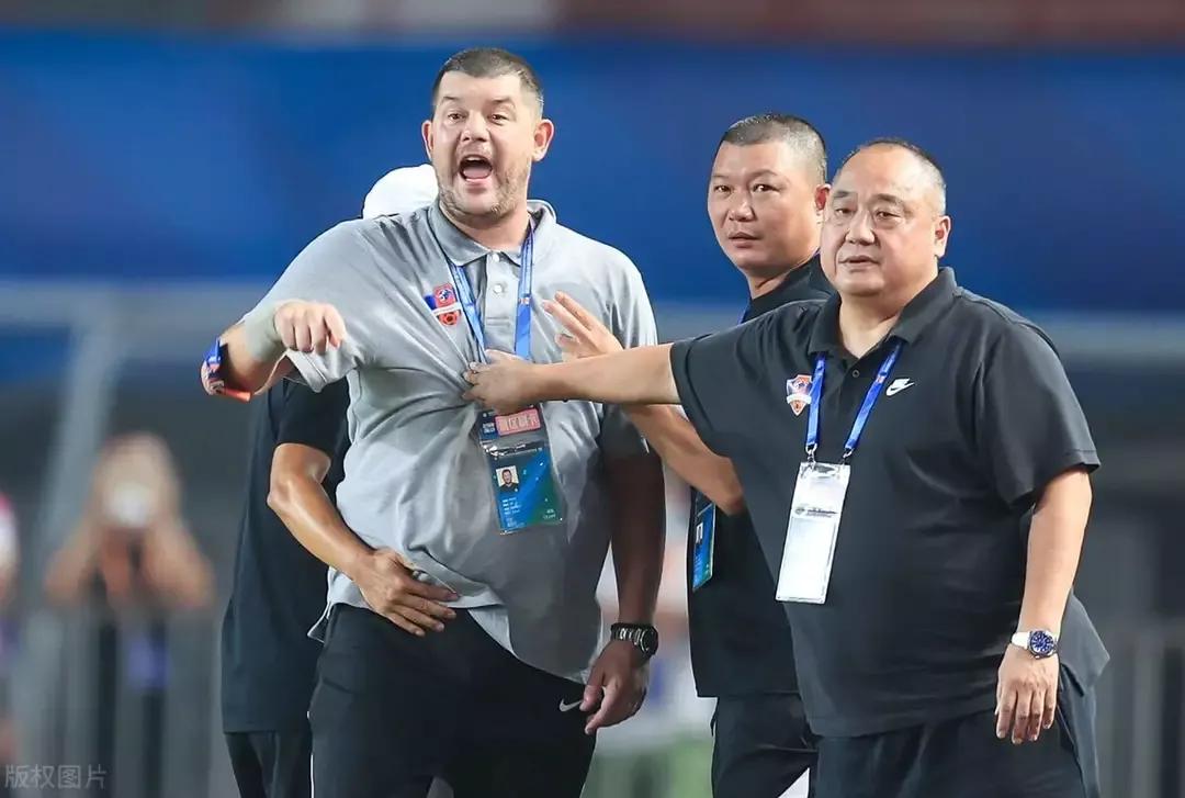 宁缺毋滥，足球报提了八个刻不容缓。不同论调，咱有补充