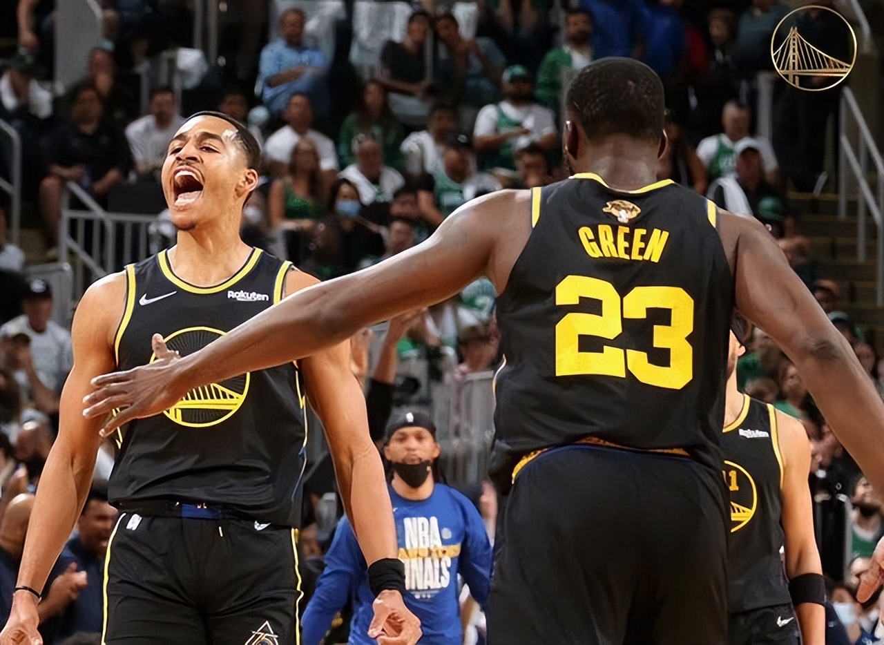 勇士队值得庆幸的是他们拥有库里,库里为了金州勇士付出了所有