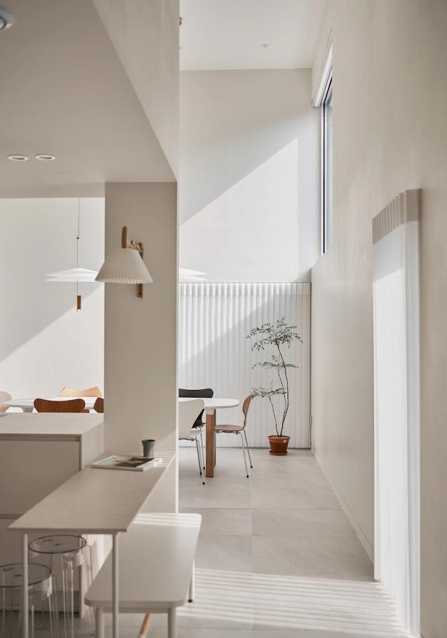 一家六口住390平方的别墅,一家6口住在40平米的房子