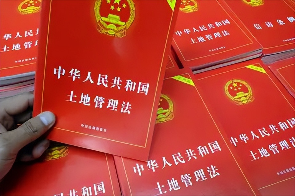 空挂户口法院会判定迁出吗,空挂户法院能否强制迁户