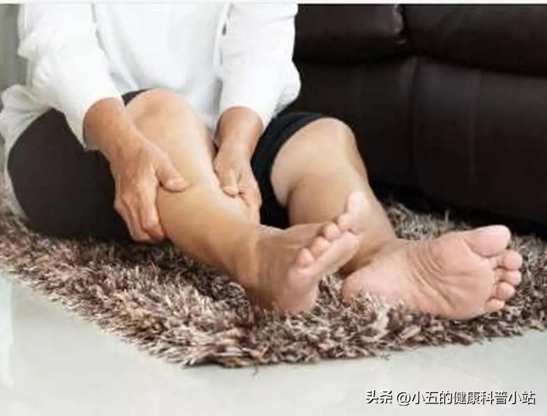 白天没事晚上腿难受睡不着觉,白天没事晚上腿酸痛是怎么回事