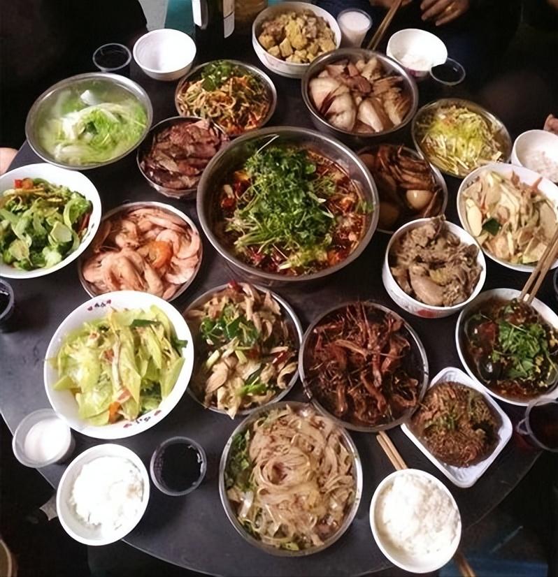 二嫂借给我十万块手术费,我却在借钱当天归还,并拉黑了她的微信