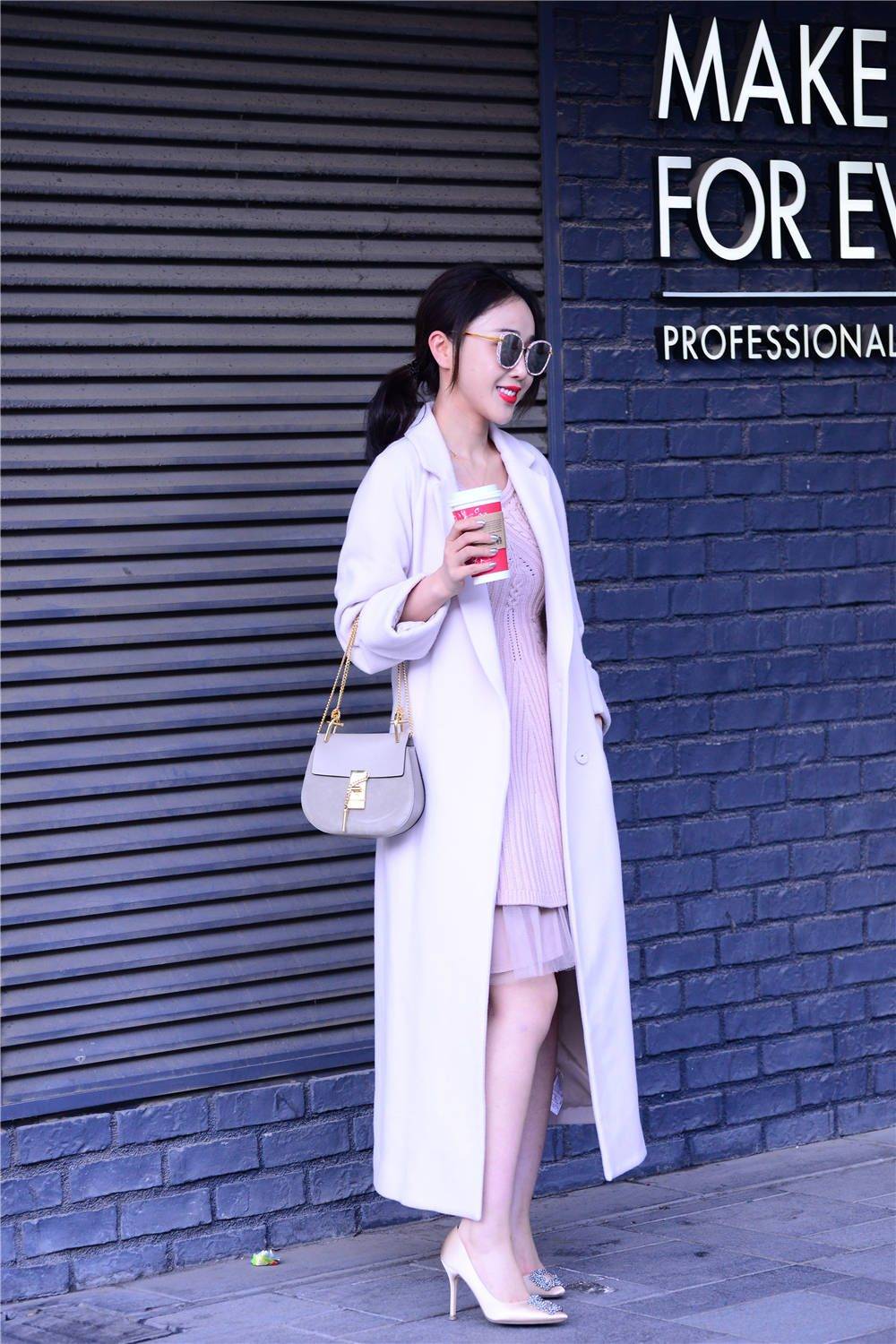 气质平底尖头鞋秋冬搭配大衣,中跟圆头单鞋搭配毛呢外套