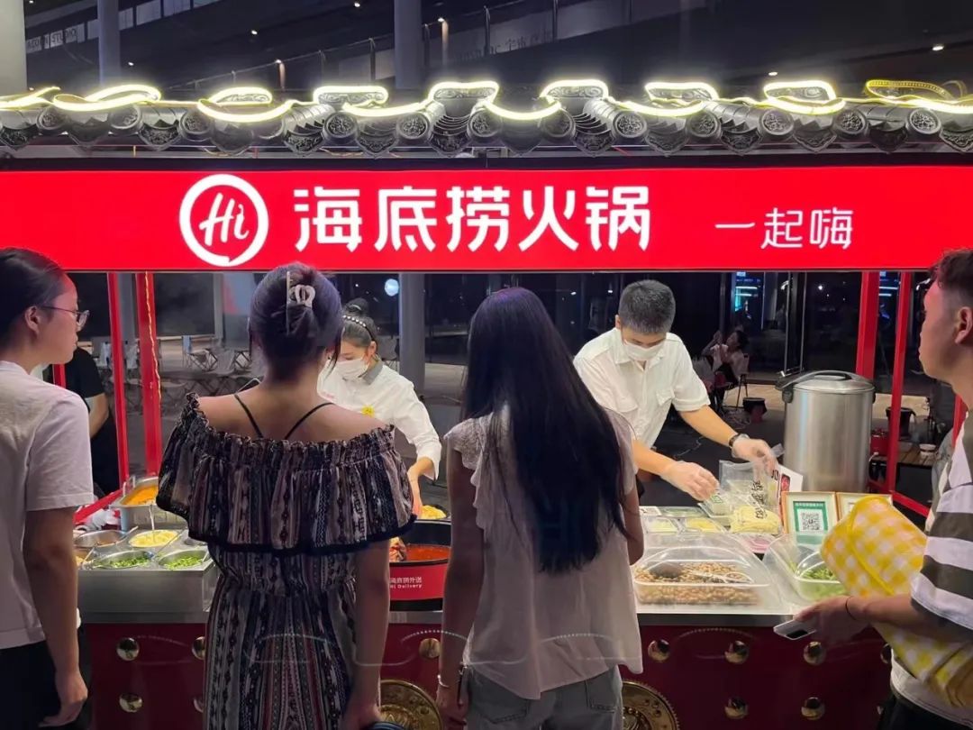 蜜雪冰城和海底捞哪个赚得多,海底捞和蜜雪冰城