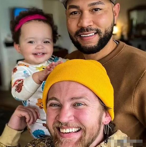 27岁美国男子意外生下一个小孩,世界首例男子成功怀孕