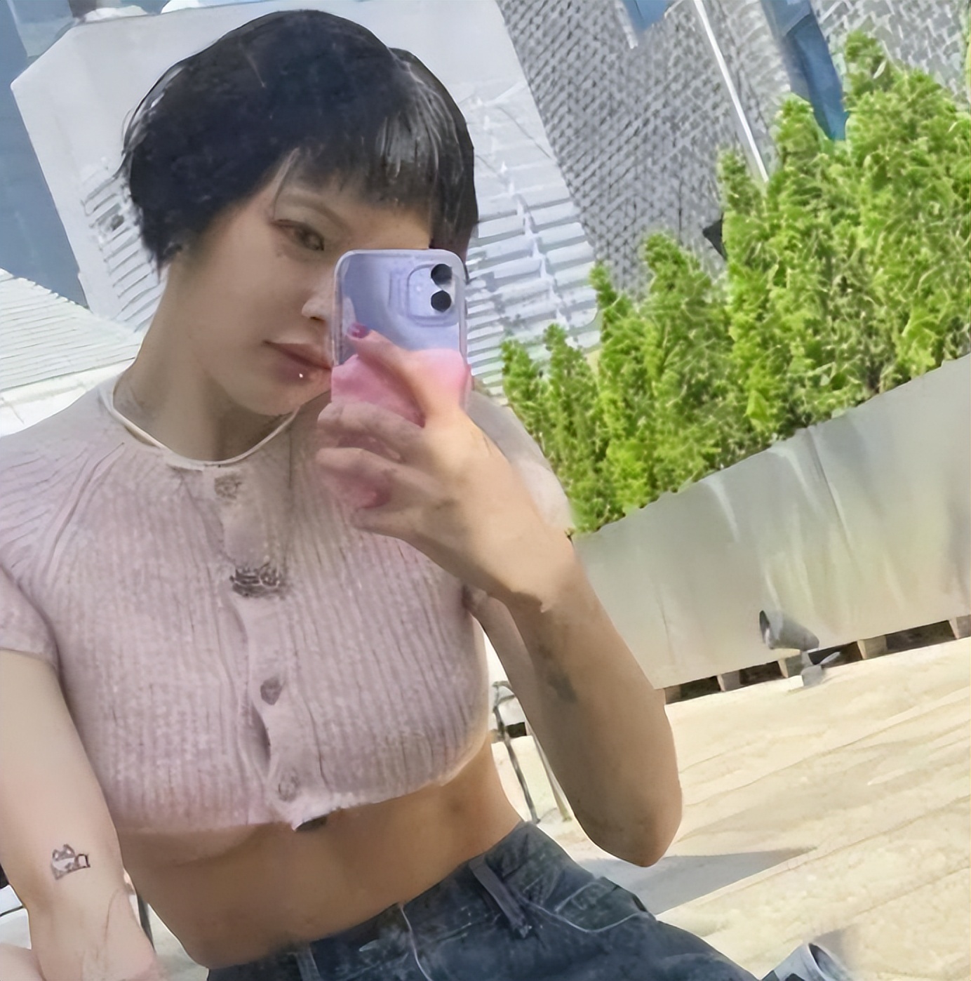 韩国女明星露肩上衣 (韩国女星露肩上衣)