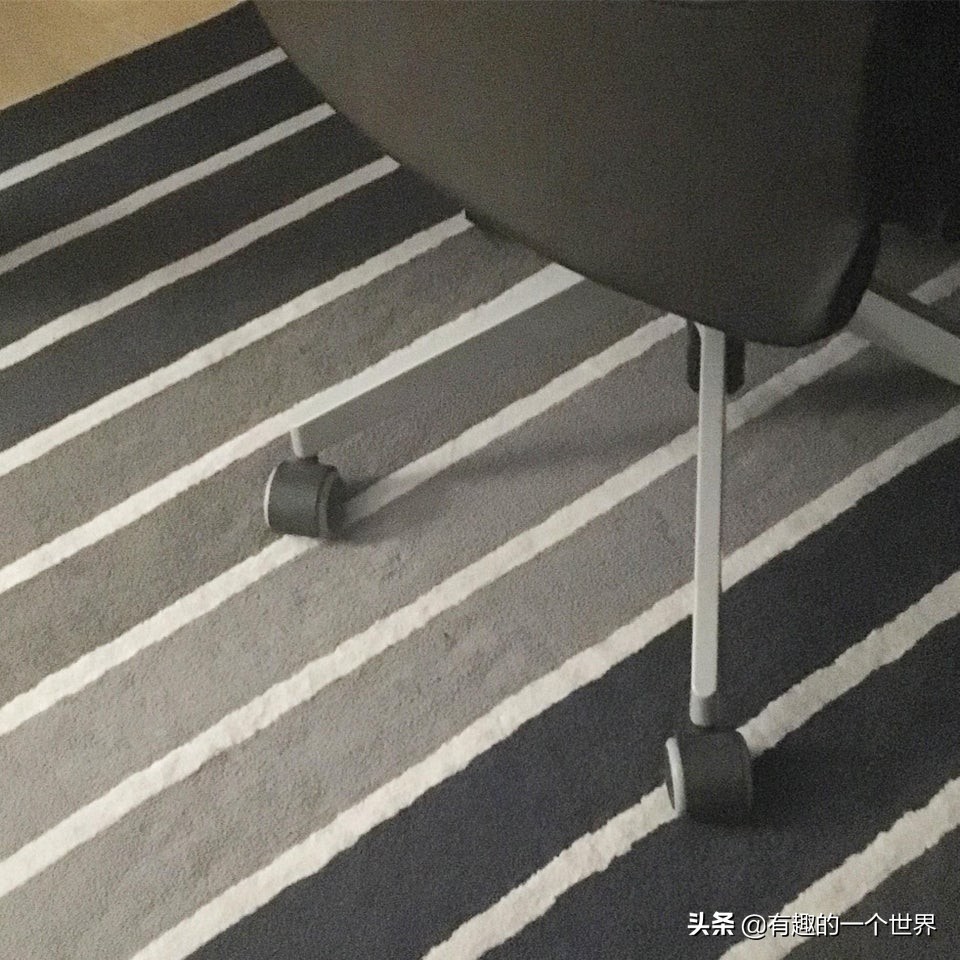 偶然记录的33个瞬间，初看很困惑，看懂后又觉得很妙