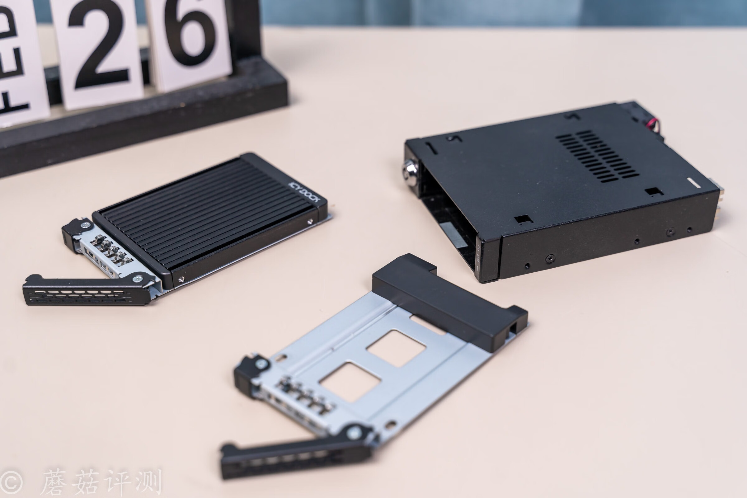硬盘仓新玩法，拓展U2固态存储、ICYDOCK2盘位U.2固态硬盘抽取盒