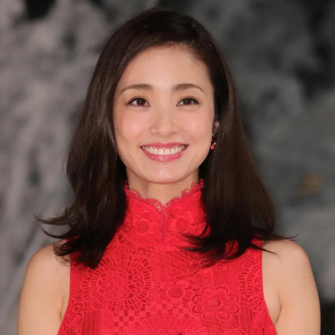 日系三线女星高清写真图,日本十大女神级女星面部特写