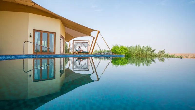 花了5.5w,只为在迪拜的沙漠里和羚羊相伴入睡