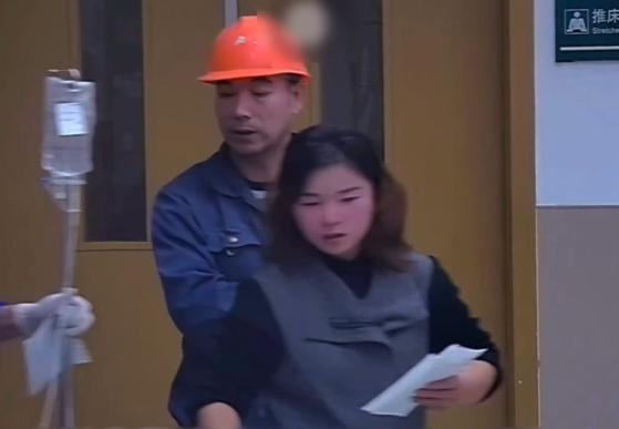 28岁工人被砸到脑袋后续,28岁工人被砸中脑袋