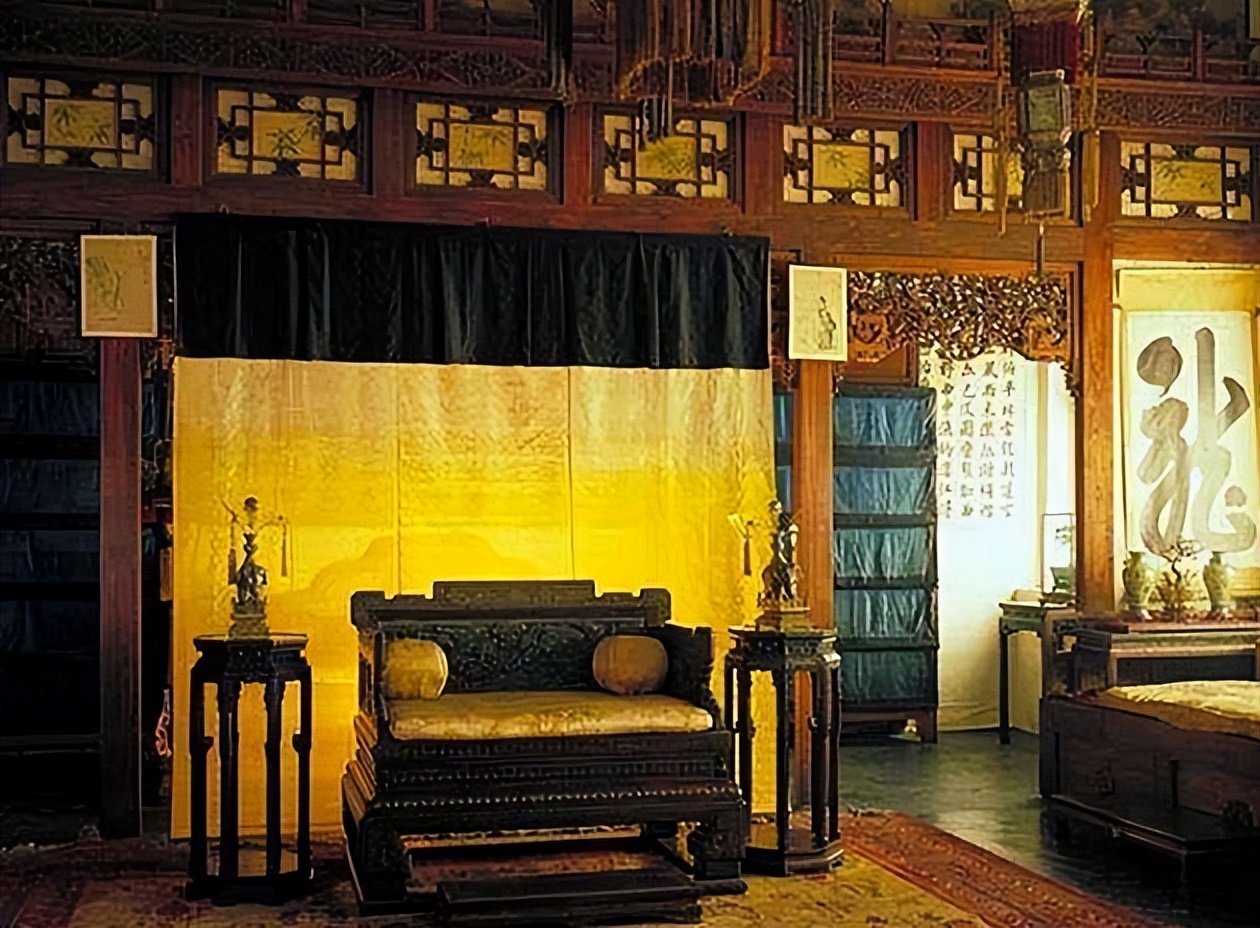 07年清宫3吨重“龙床”现身,专家称来历不简单,收藏者:5亿就卖